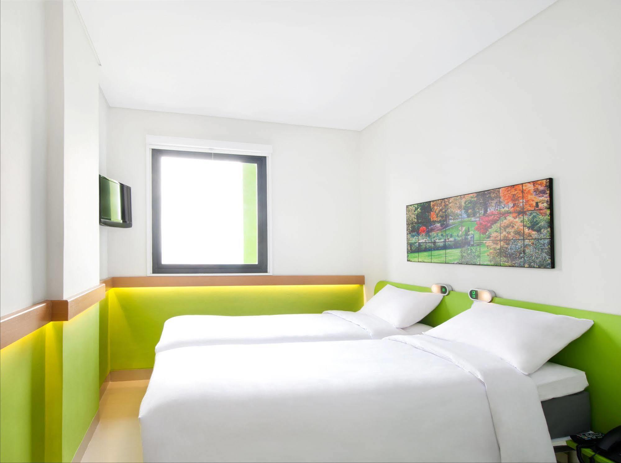 Ibis Budget Jakarta Daan Mogot Exteriör bild