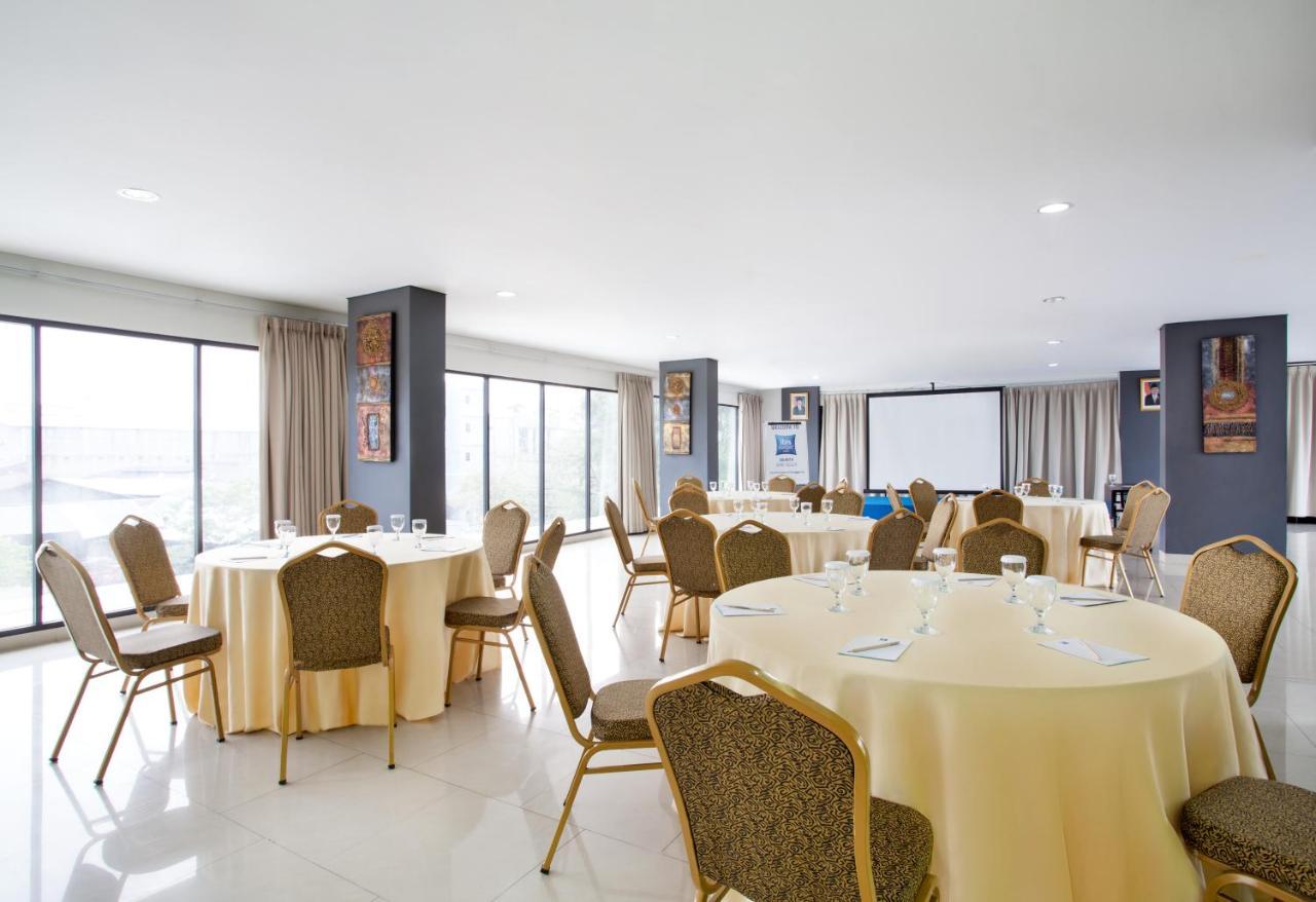 Ibis Budget Jakarta Daan Mogot Exteriör bild